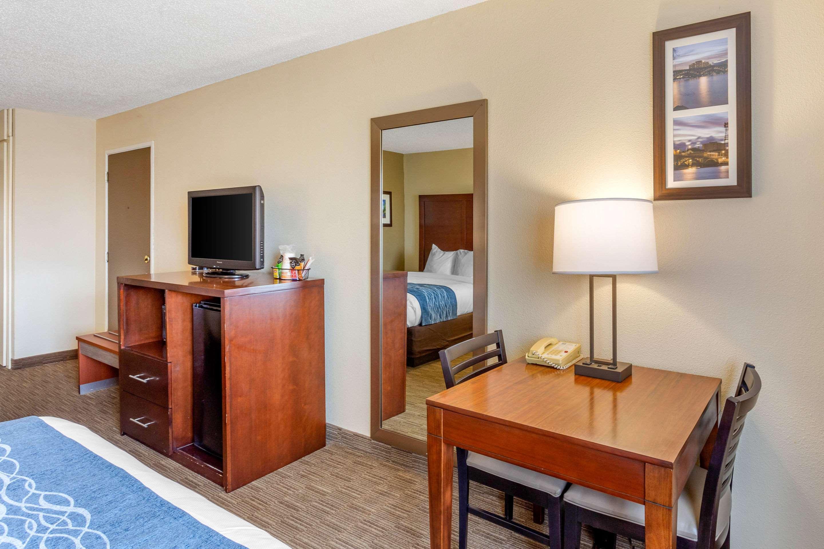 Comfort Inn Rockford Near Casino District Exteriör bild